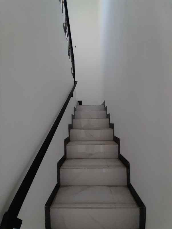 rumah 2 lantai at pancoran mas depok