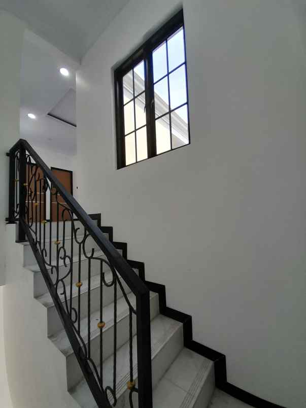 rumah 2 lantai at pancoran mas depok