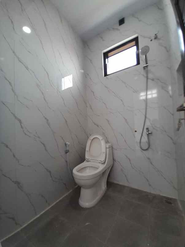 rumah 2 lantai at pancoran mas depok