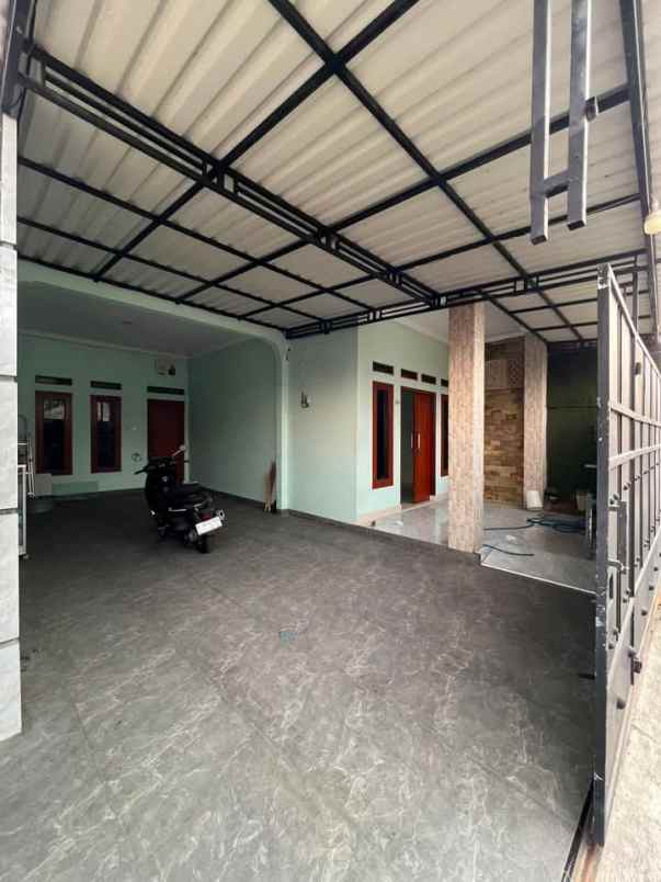 rumah 2 lantai bangunan baru di tapos cimanggis depok