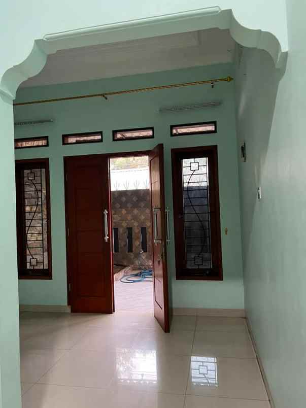 rumah 2 lantai bangunan baru di tapos cimanggis depok