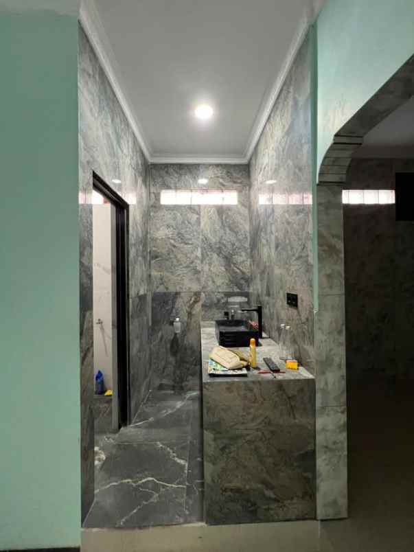 rumah 2 lantai bangunan baru di tapos cimanggis depok