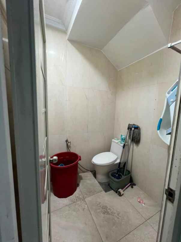 rumah 2 lantai bangunan baru di tapos cimanggis depok