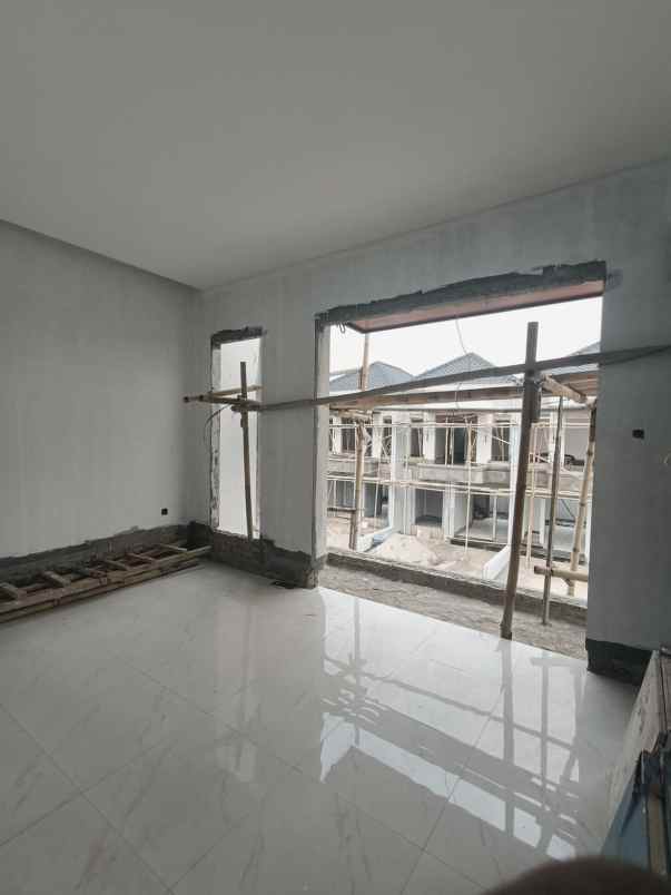 rumah 2 lantai dengan akses tol tanah baru