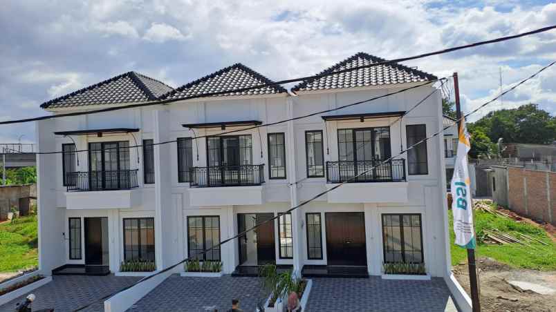 rumah 2 lantai dengan akses tol tanah baru