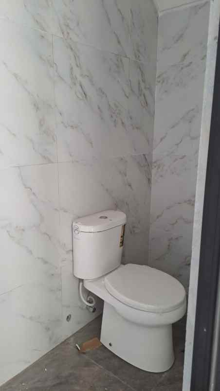 rumah 2 lantai dengan akses tol tanah baru