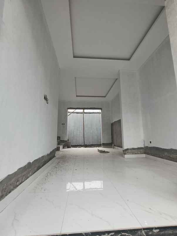 rumah 2 lantai dengan akses tol tanah baru