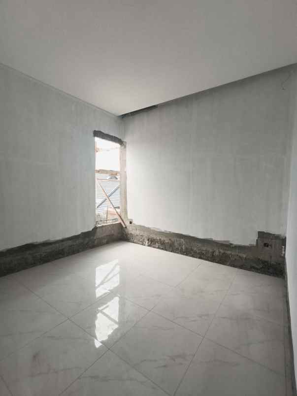 rumah 2 lantai dengan akses tol tanah baru