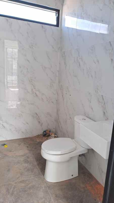 rumah 2 lantai dengan akses tol tanah baru