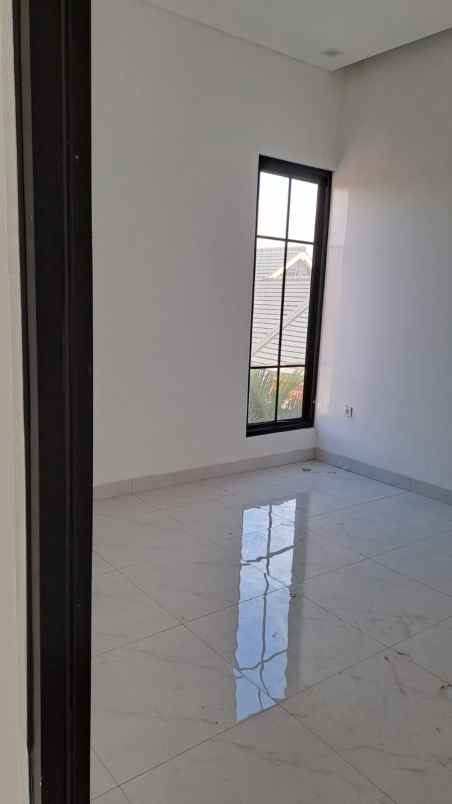 rumah 2 lantai dengan akses tol tanah baru