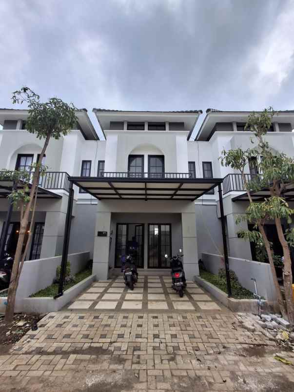 rumah 2 lantai desain modern dekat exit tol malang