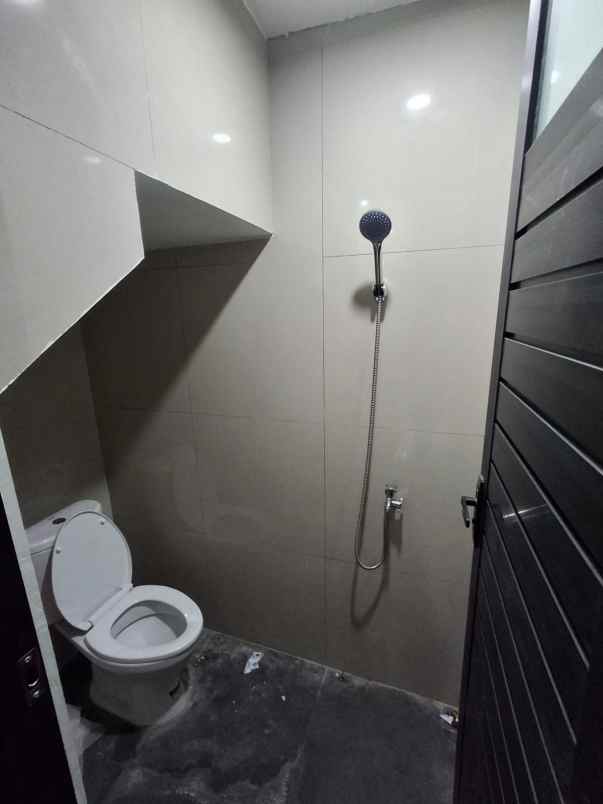 rumah 2 lantai desain modern dekat exit tol malang