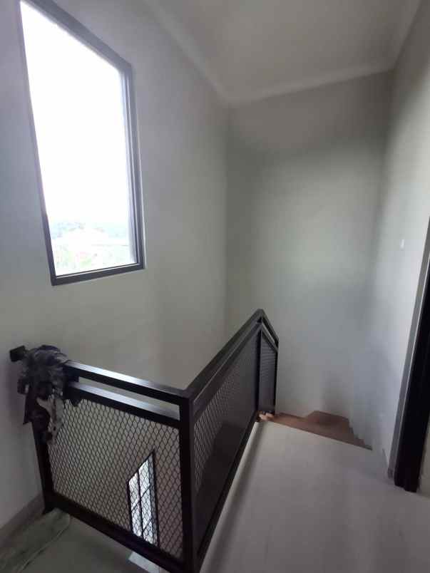 rumah 2 lantai desain modern dekat exit tol malang