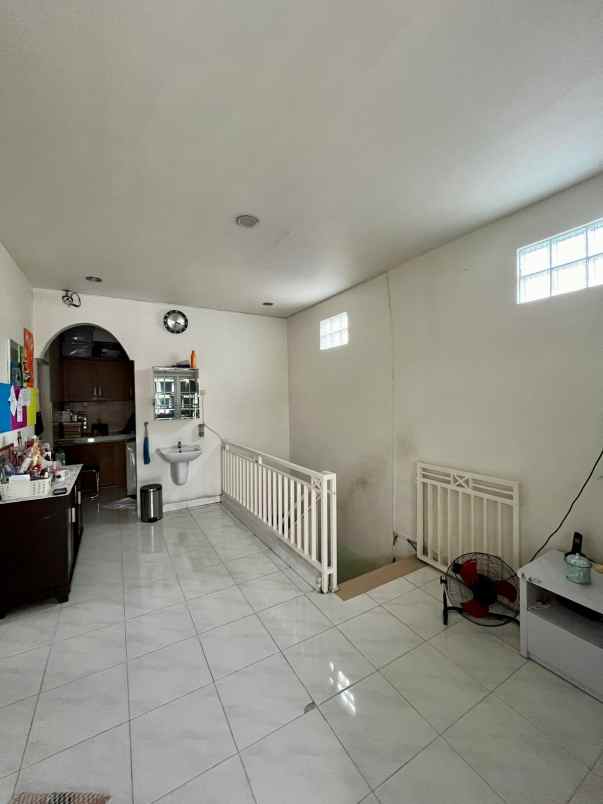 rumah 2 lantai di jl swadaya duren sawit jakarta timur