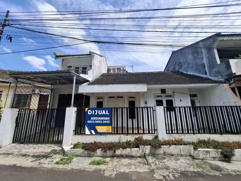 rumah 2 lantai di perumahan bukit permai jember