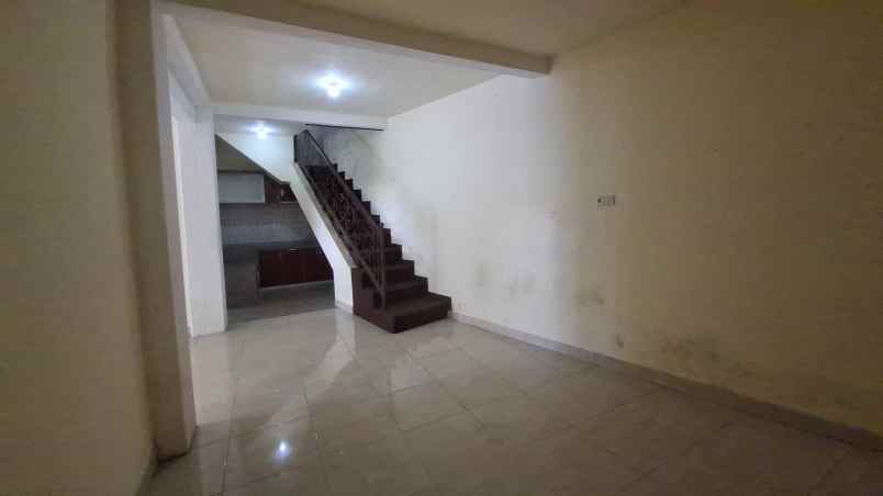 rumah 2 lantai di perumahan bukit permai jember