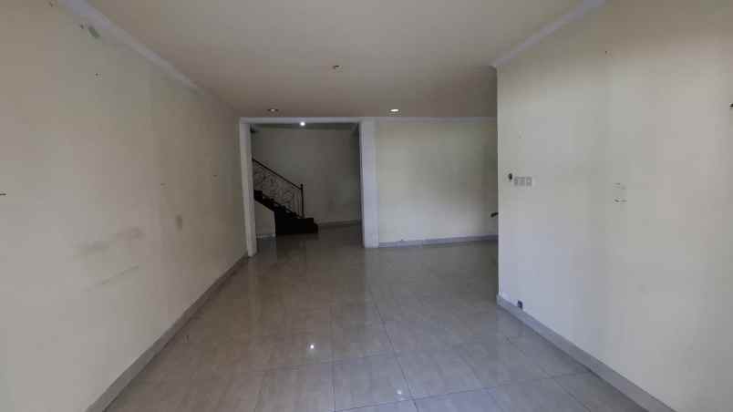 rumah 2 lantai di perumahan bukit permai jember