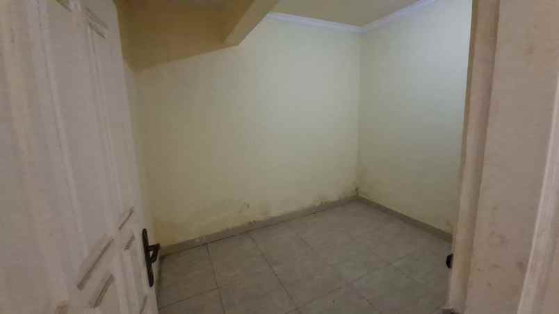 rumah 2 lantai di perumahan bukit permai jember