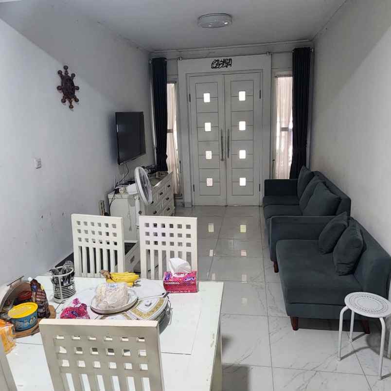 rumah 2 lantai di pondok kelapa jakarta timur