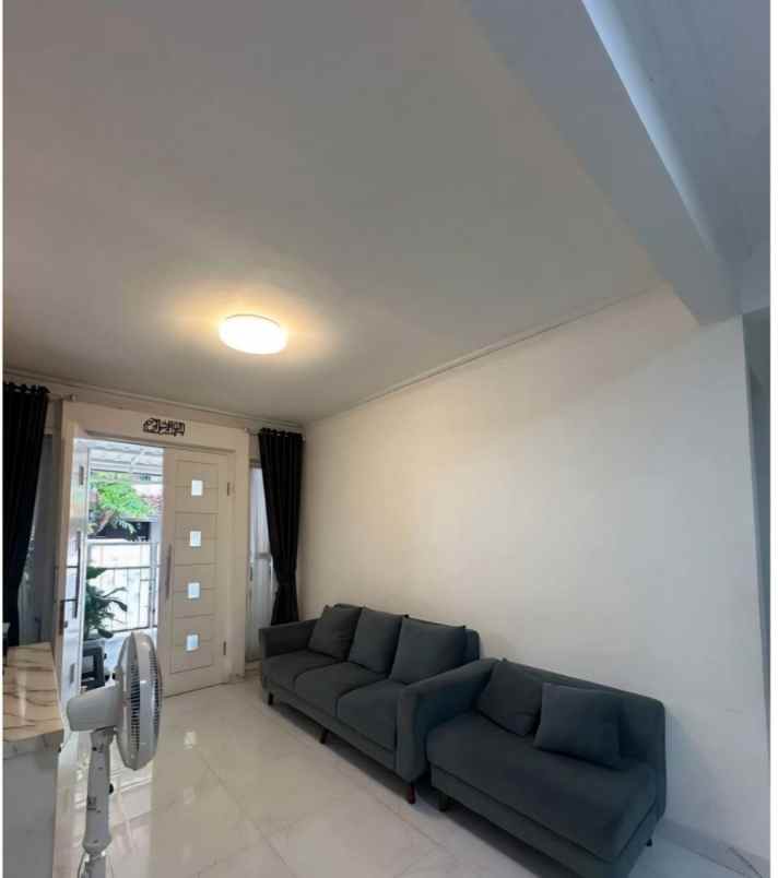 rumah 2 lantai di pondok kelapa jakarta timur