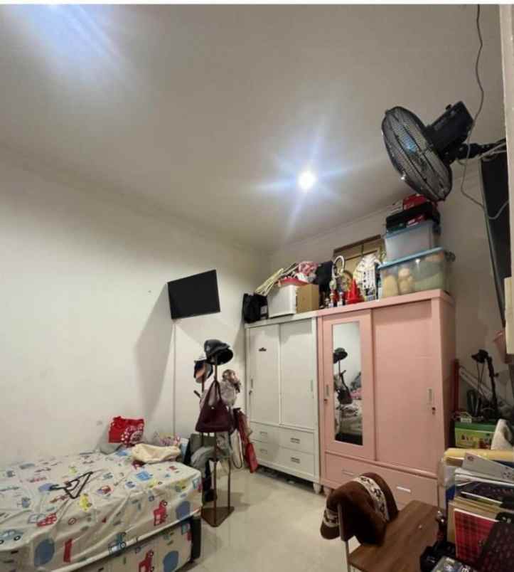 rumah 2 lantai di pondok kelapa jakarta timur