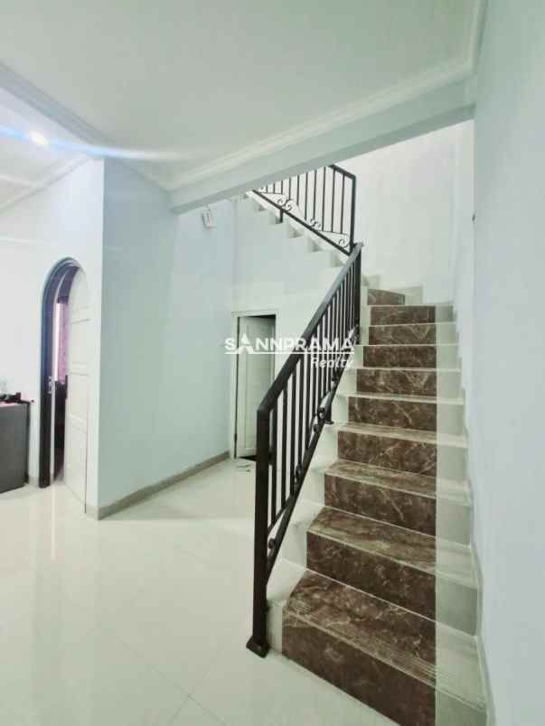 rumah 2 lantai disewakan di grand depok city iml