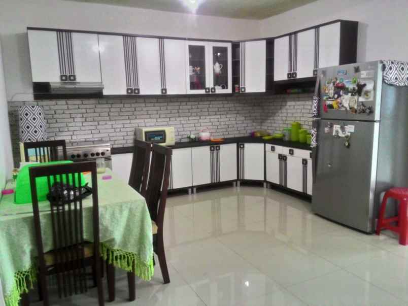 rumah 2 lantai kokoh rapi dan lias dijatiwaringin