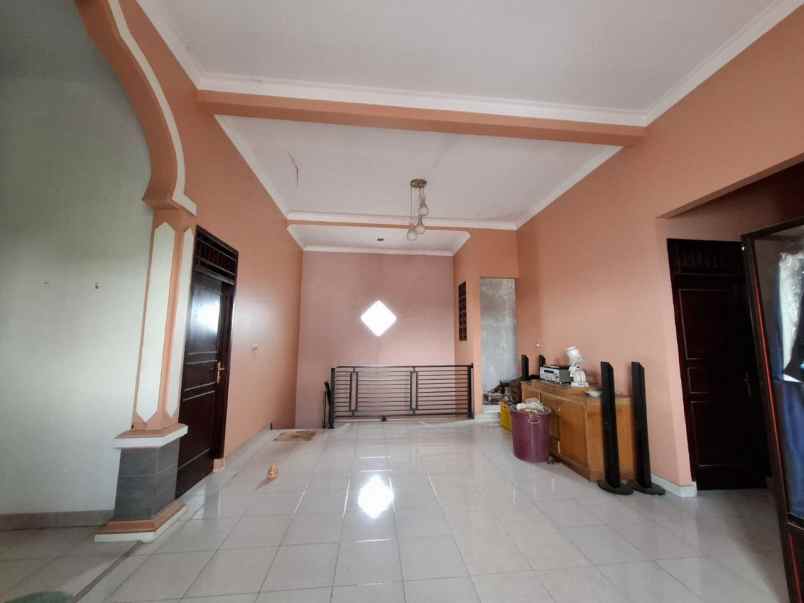 rumah 2 lantai kokoh rapi dan lias dijatiwaringin