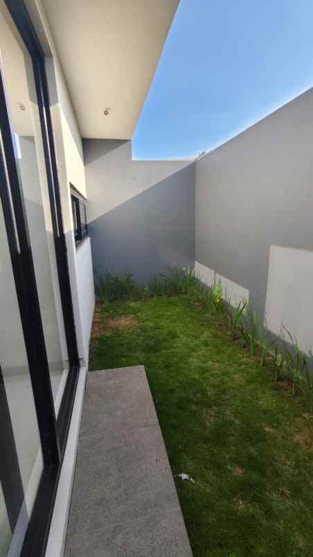 rumah 2 lantai lokasi di nol jalan raya cemorokandang