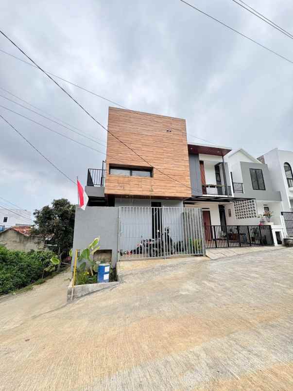rumah 5 kamar dengan disain menarik cipageran cimahi