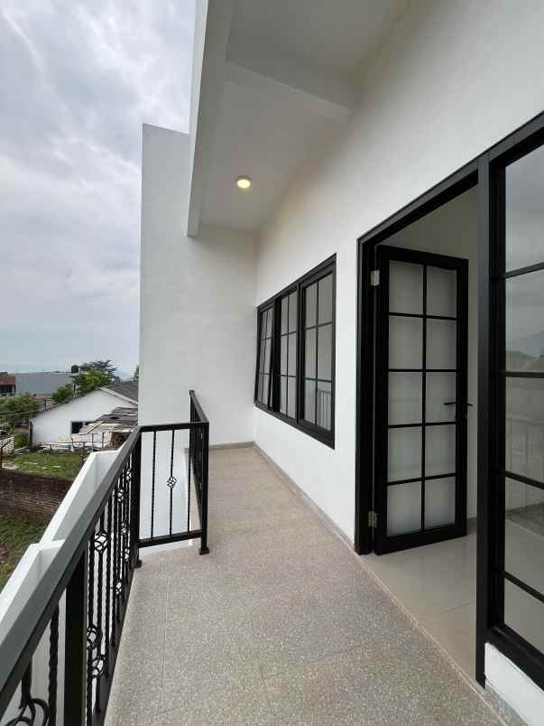 rumah baru american classic best view lokasi batu