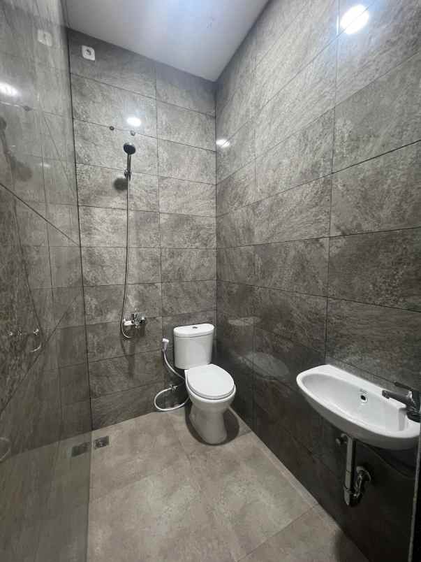 rumah baru dalam komplek di limo cinere depok