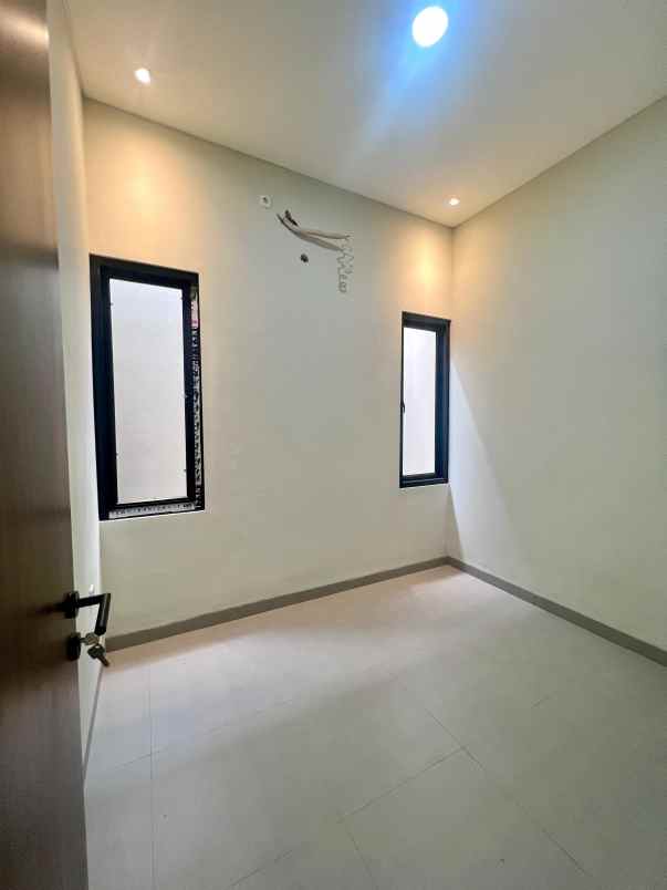 rumah baru dalam komplek di limo cinere depok