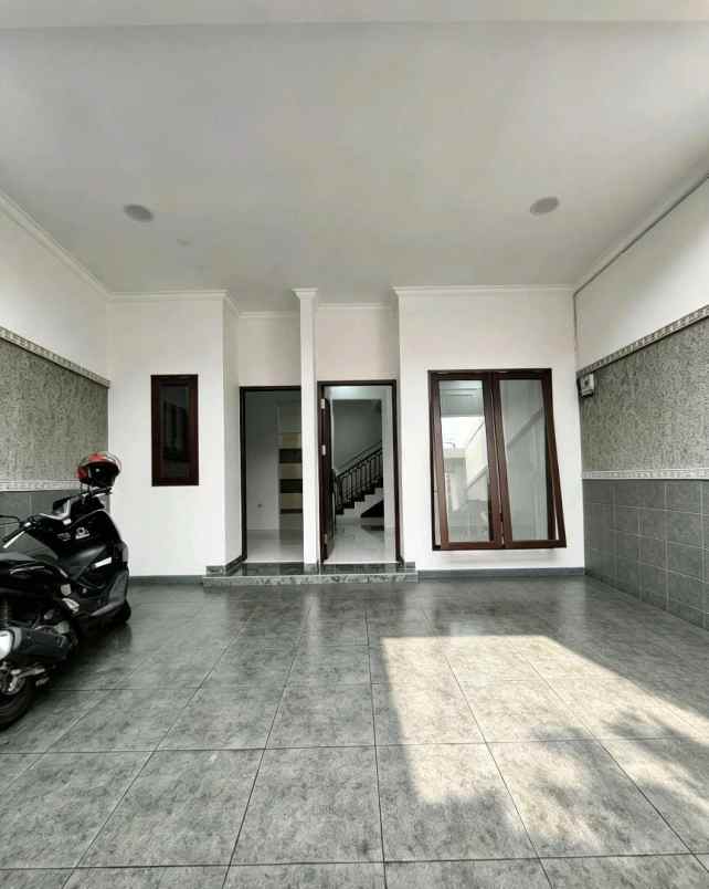 rumah baru dengan rooftop di pondok kelapa jaktim