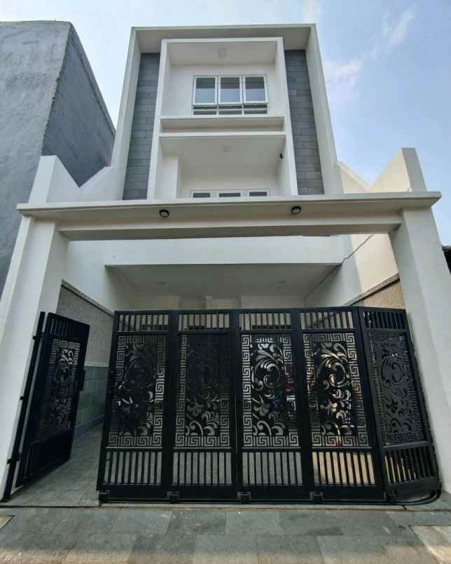rumah baru dengan rooftop di pondok kelapa jaktim