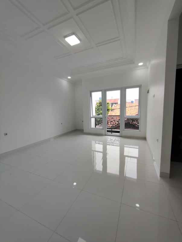 rumah baru dengan rooftop di pondok kelapa jaktim