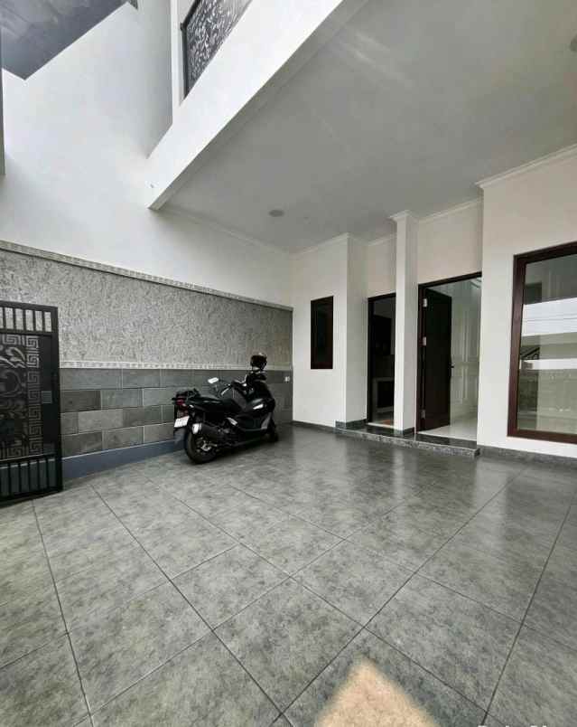 rumah baru dengan rooftop di pondok kelapa jaktim