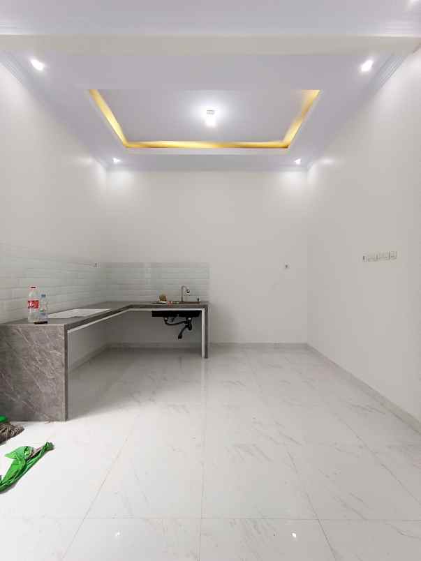 rumah baru design klasik mewah di pinang ranti jaktim