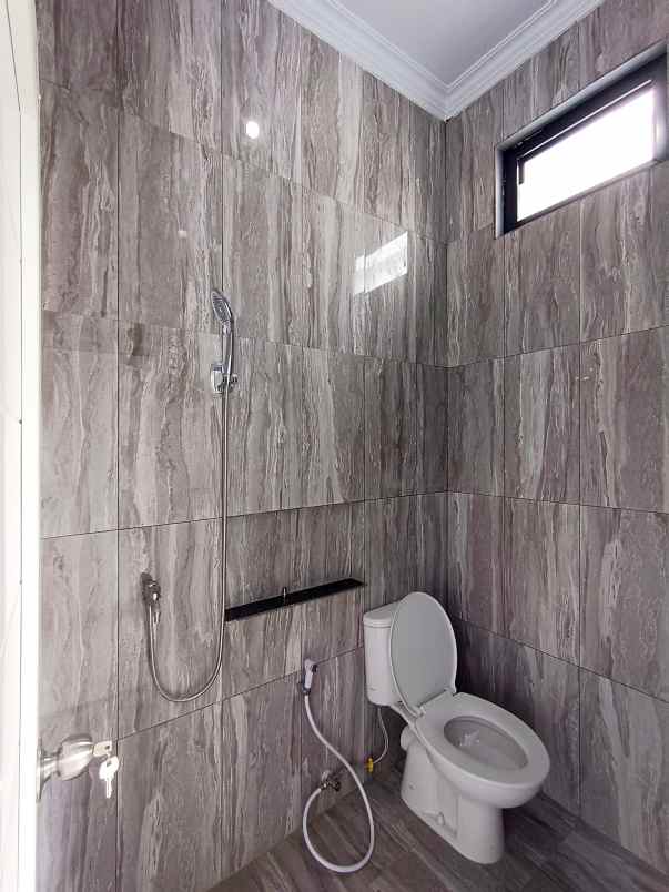 rumah baru design klasik mewah di pinang ranti jaktim