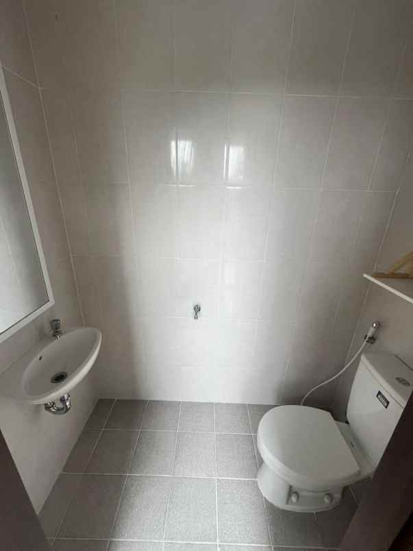 rumah baru minimalis modern dekat kota cinema bekasi