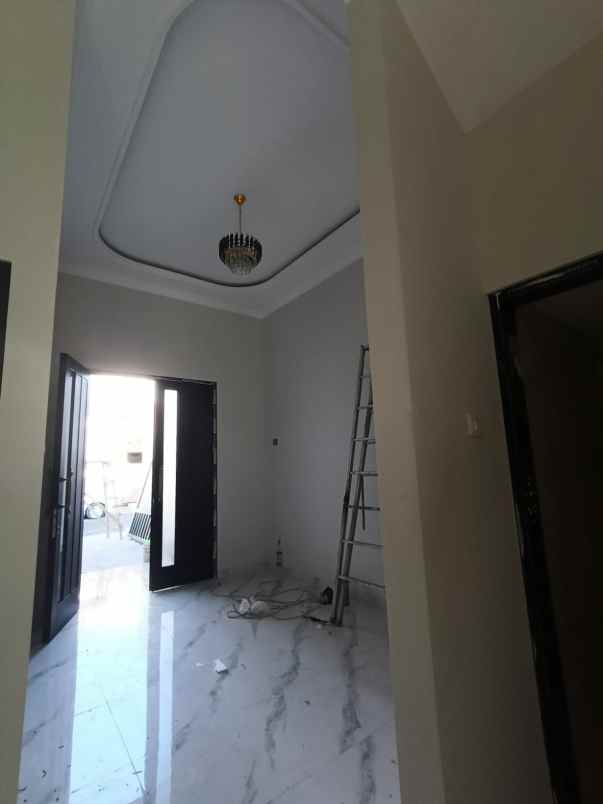 rumah baru siap huni 2 lantai di sulfat malang