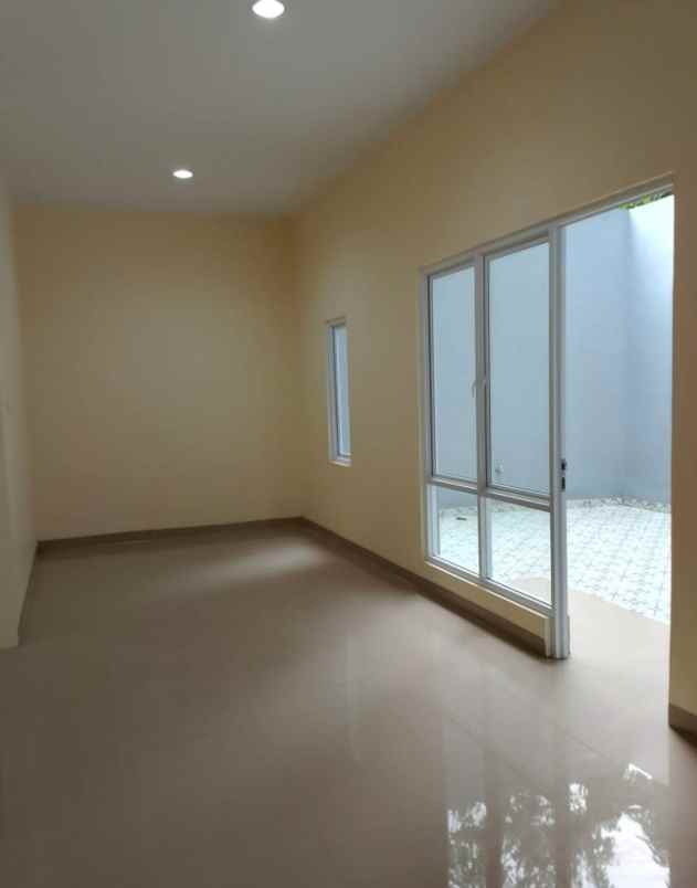 rumah baru siap huni lokasi strategis di griyaloka bsd