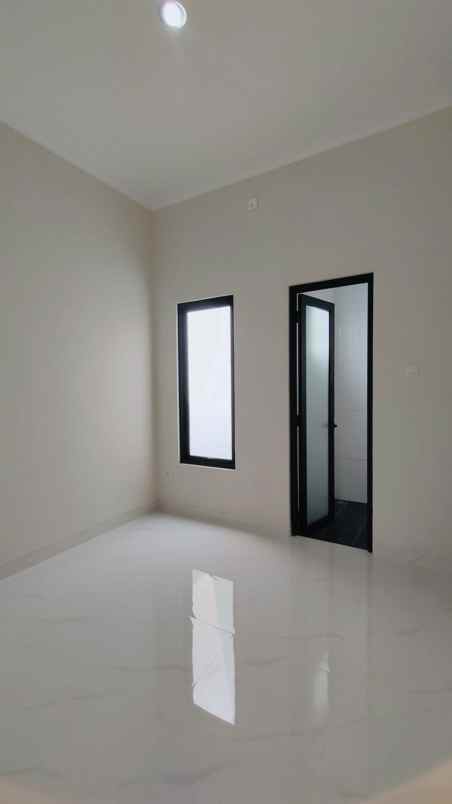 rumah baru siap huni strategis di nusaloka bsd