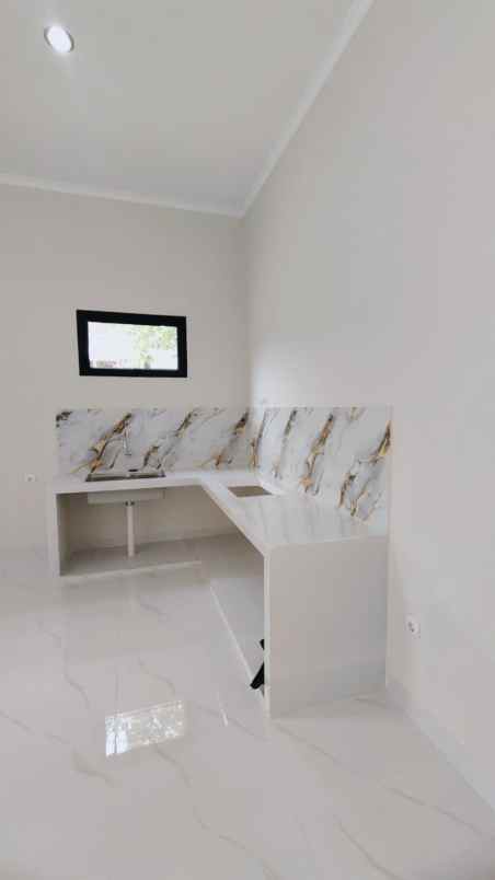 rumah baru siap huni strategis di nusaloka bsd