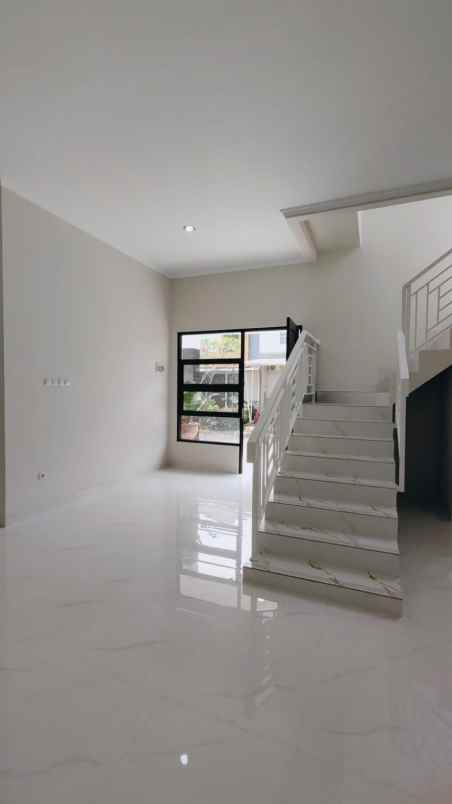 rumah baru siap huni strategis di nusaloka bsd