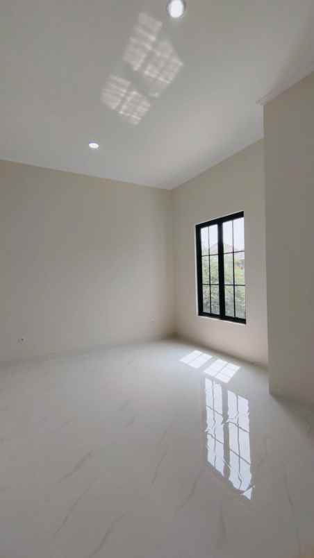 rumah baru siap huni strategis di nusaloka bsd