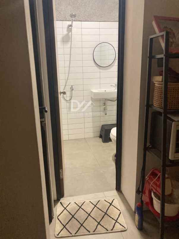 rumah bergaya industrial di graha raya bintaro