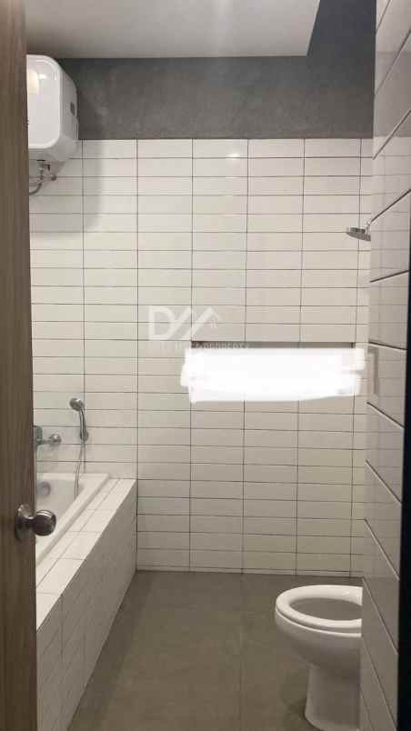 rumah bergaya industrial di graha raya bintaro