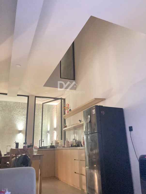 rumah bergaya industrial di graha raya bintaro