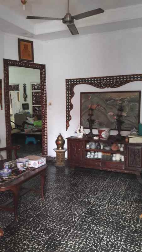 rumah berlokasi strategis di jakarta selatan